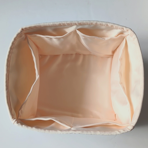 DGAZ Satin Purse Organizer/Silk - Picture 4 of 9